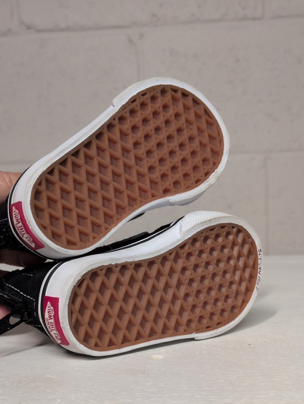 Vans Kids Sk8-Hi High-Top Sneakers in Black/White, Baby Toddler Size 2, like new - Picture 4 of 5